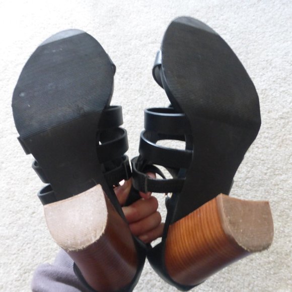 LE CHATEAU black and brown strappy chunky heel sandals with buckle closure - Picture 10 of 11